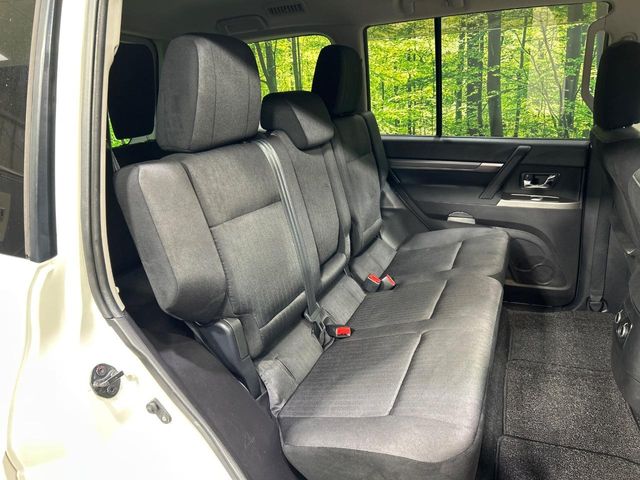 Mitsubishi Pajero 9