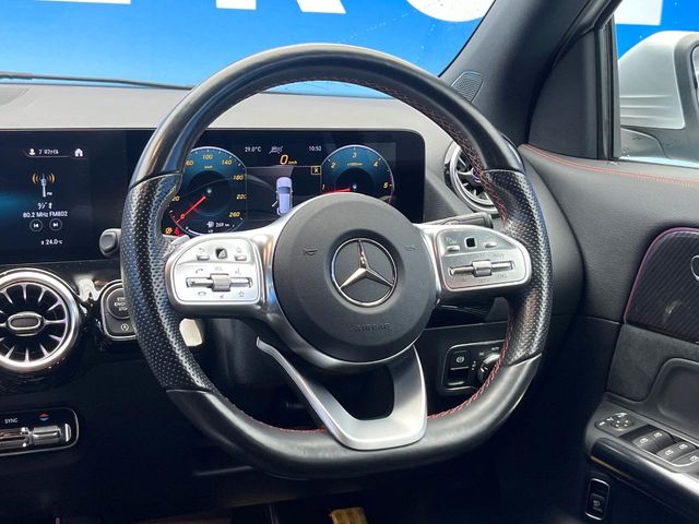 Mercedes-Benz GLA-Class 11