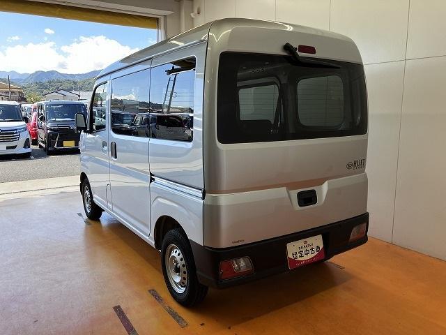 Daihatsu Hijet Cargo 6