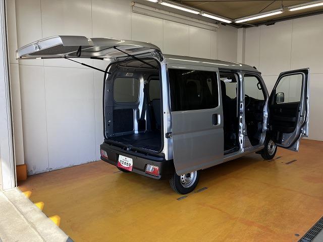 Daihatsu Hijet Cargo 9