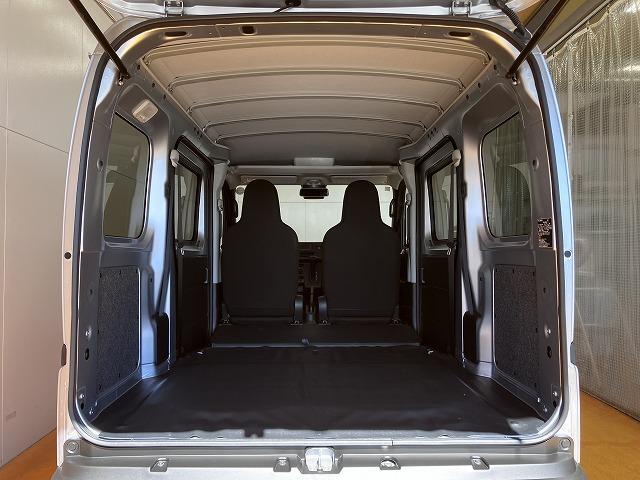 Daihatsu Hijet Cargo 11