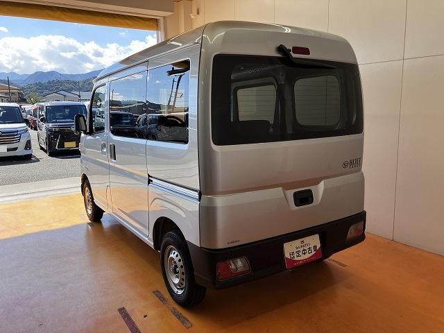 Daihatsu Hijet Cargo 6