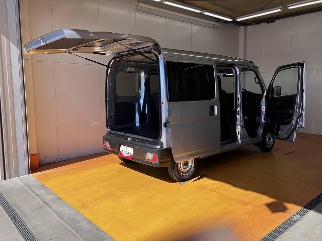 Daihatsu Hijet Cargo 9