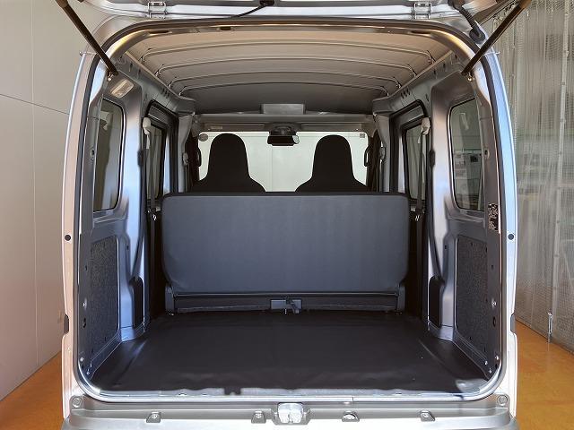 Daihatsu Hijet Cargo 10