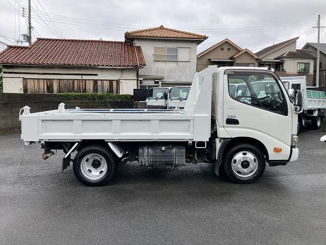 Hino Dutro 12