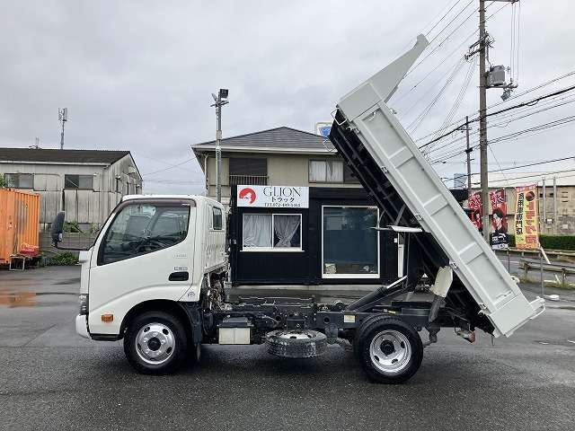 Hino Dutro 4