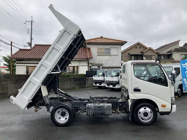 Hino Dutro 5