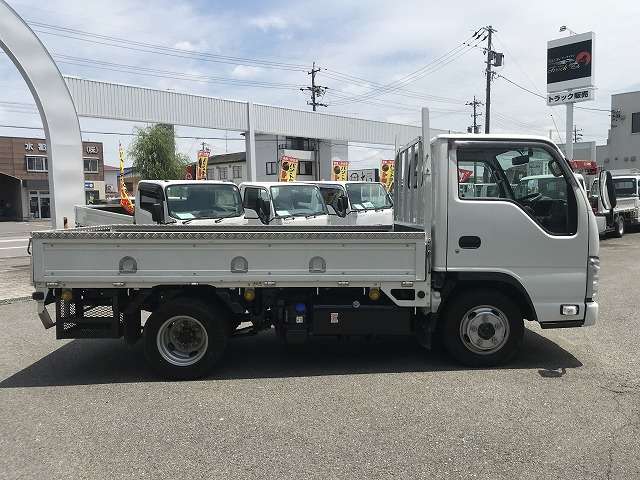Isuzu Elf 8