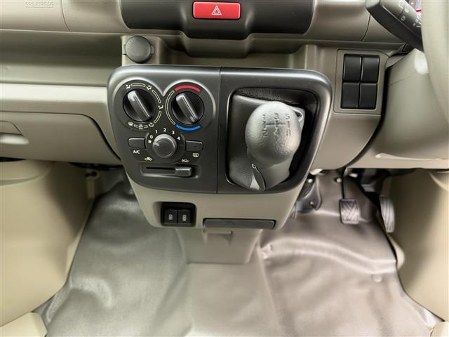 Nissan NV100 Clipper 11