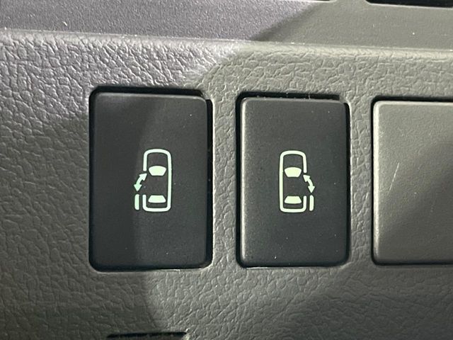 Toyota Voxy 6