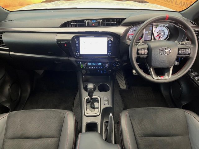 Toyota Hilux 2
