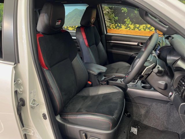 Toyota Hilux 9
