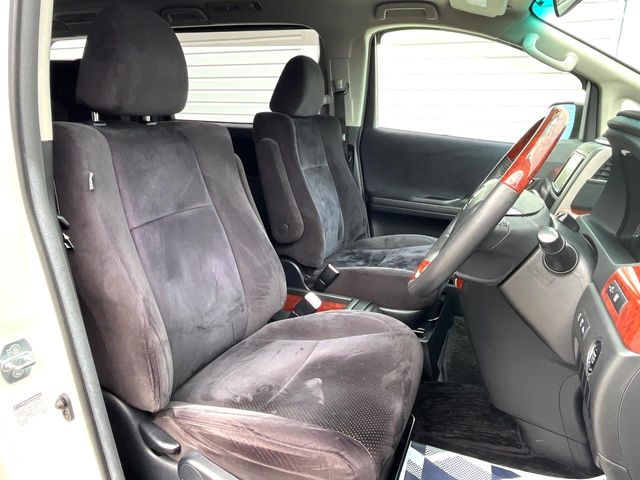 Toyota Vellfire 11