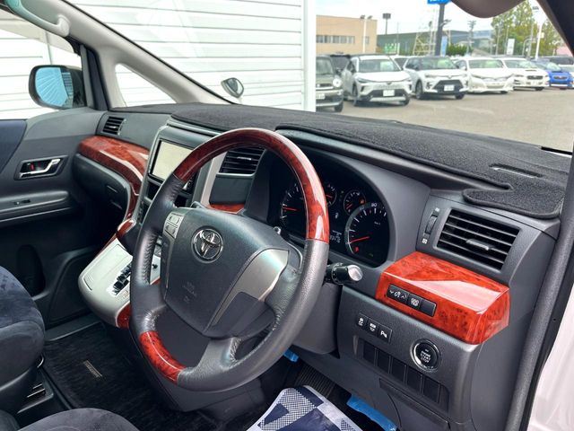 Toyota Vellfire 12