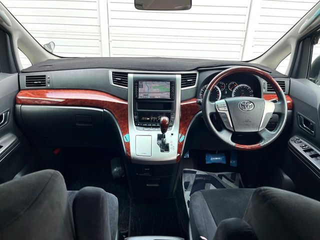 Toyota Vellfire 2