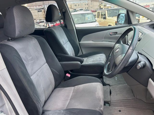 Toyota Estima 8