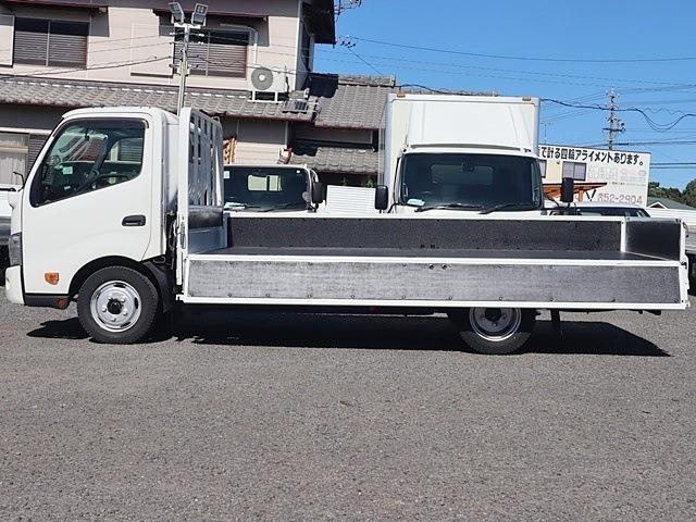 Hino Dutro 12