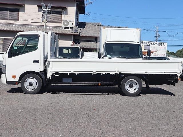 Hino Dutro 9