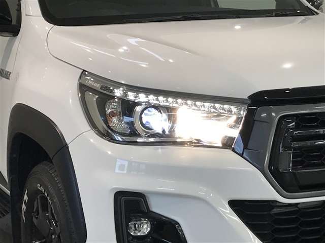 Toyota Hilux 4