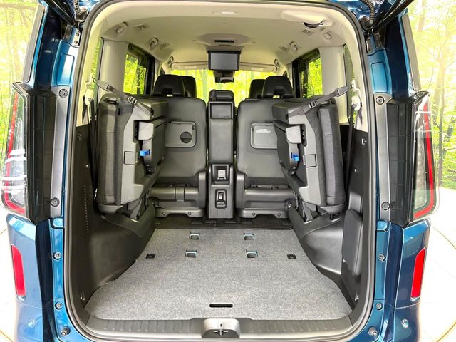 Nissan Serena 11