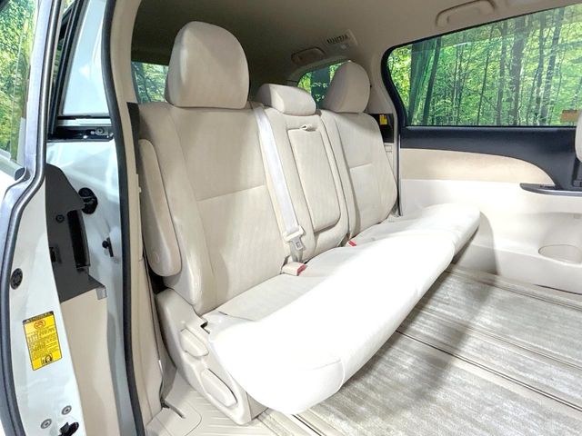 Toyota Estima Hybrid 9