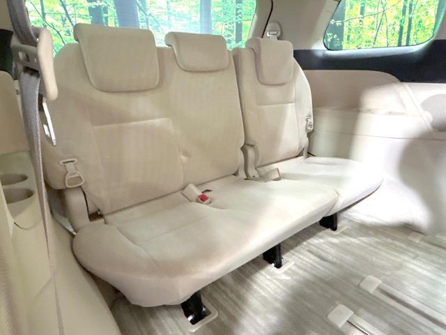 Toyota Estima Hybrid 10