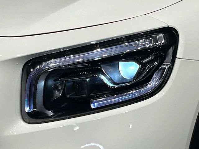 Mercedes-Benz GLB 8
