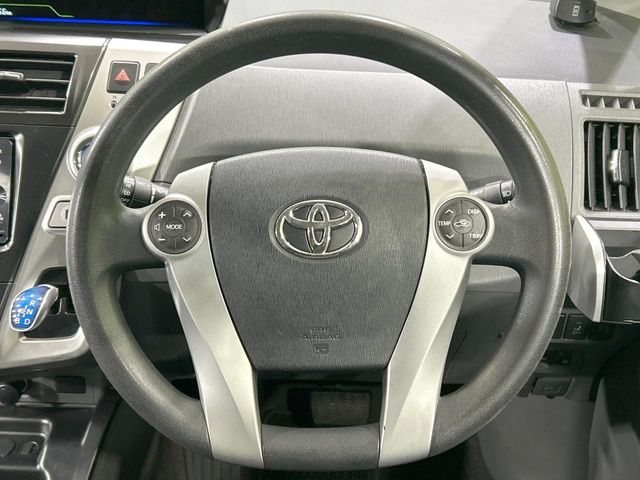 Toyota Prius α 12