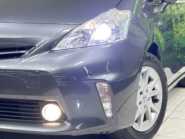 Toyota Prius α 13