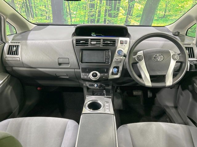 Toyota Prius α 3