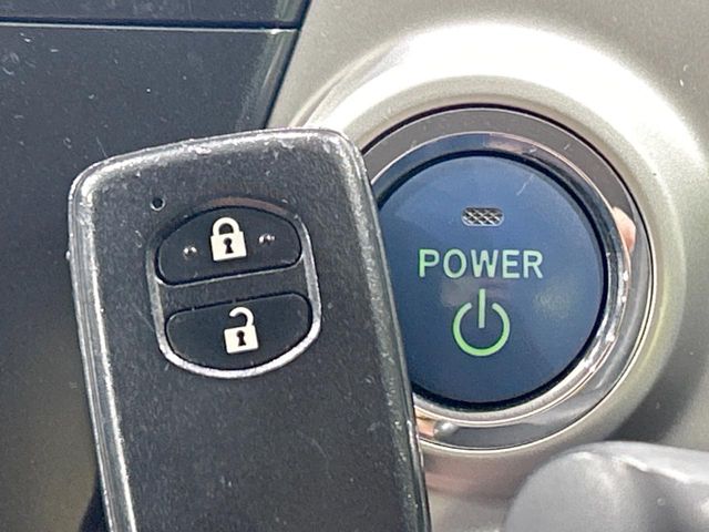 Toyota Prius α 6