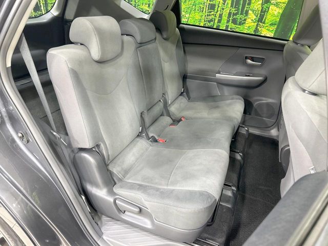 Toyota Prius α 10