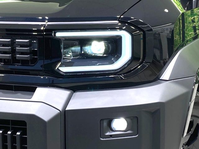 Toyota Land Cruiser FJ 12