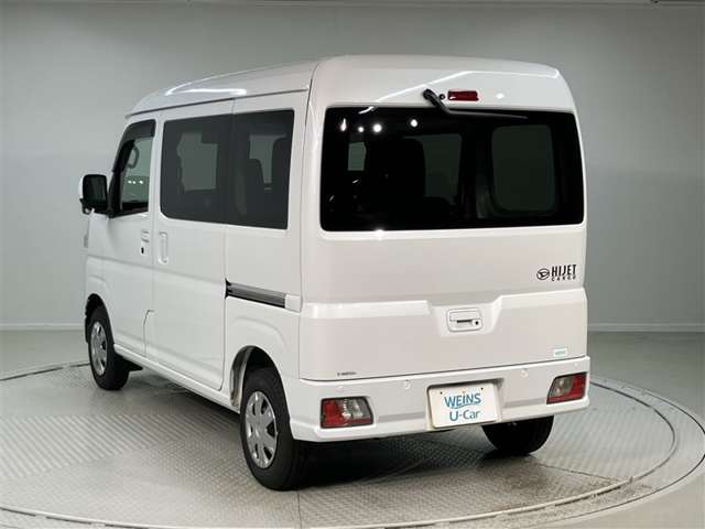 Daihatsu Hijet Cargo 4