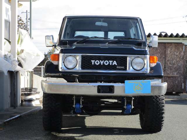 Toyota Land Cruiser 70 2