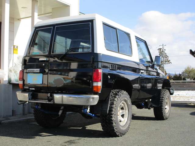 Toyota Land Cruiser 70 4