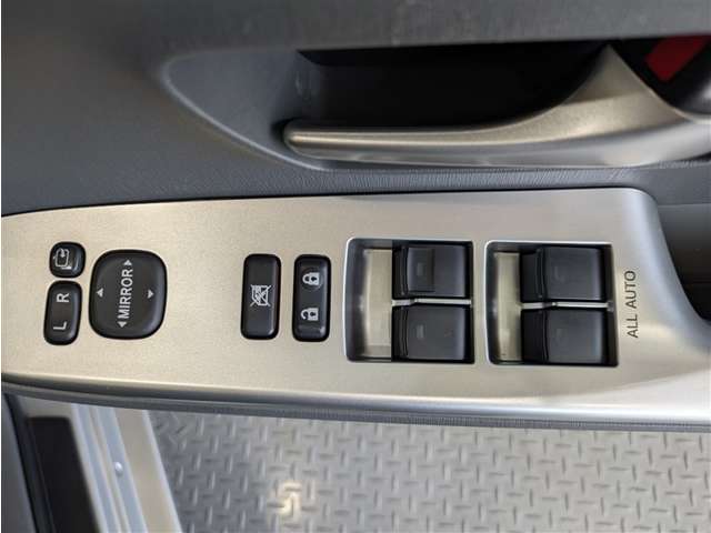 Toyota Prius α 11