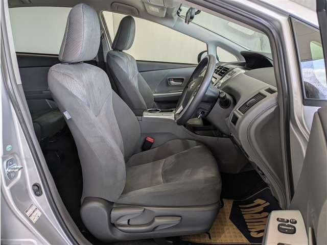 Toyota Prius α 12