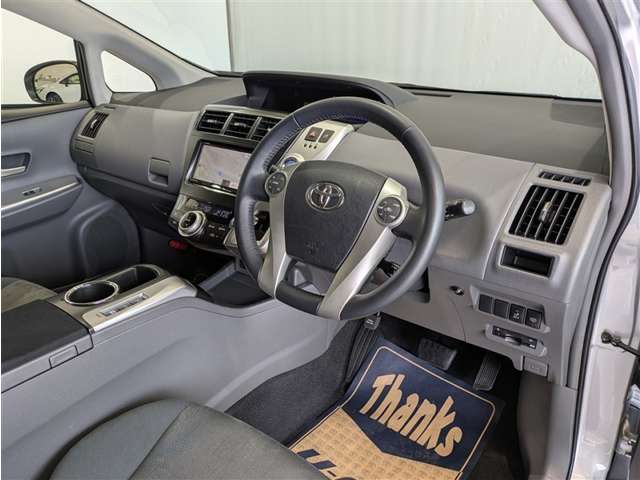 Toyota Prius α 4