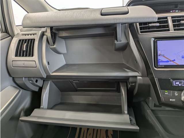 Toyota Prius α 9