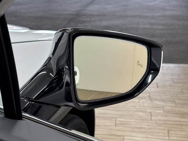 Lexus UX 8