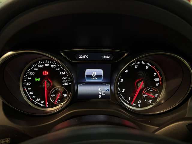 Mercedes-Benz GLA-Class 12
