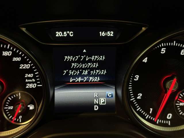 Mercedes-Benz GLA-Class 10