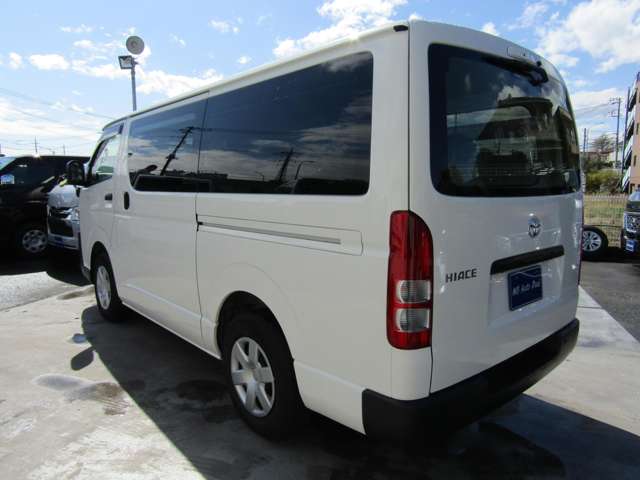 Toyota Hiace Van 11