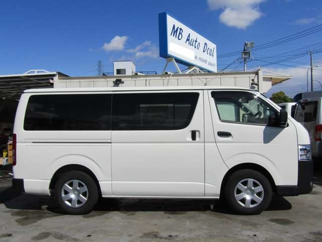 Toyota Hiace Van 12