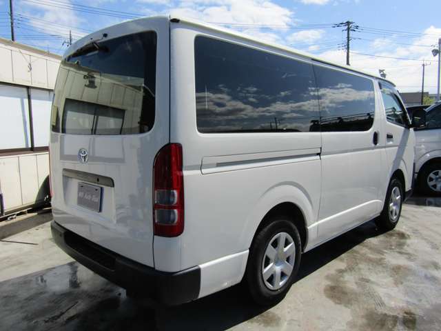 Toyota Hiace Van 9
