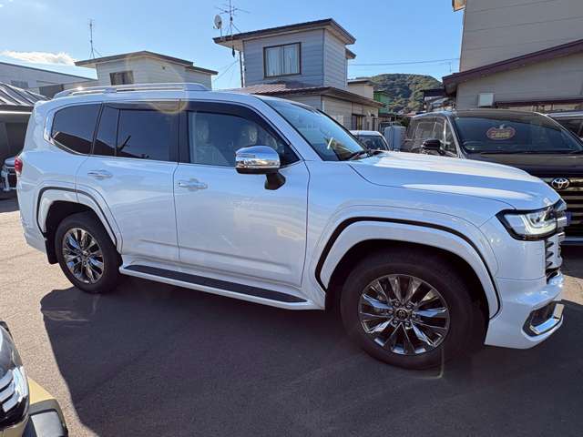Toyota Land Cruiser 300 4