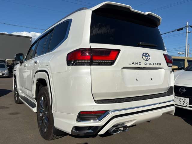 Toyota Land Cruiser 300 6