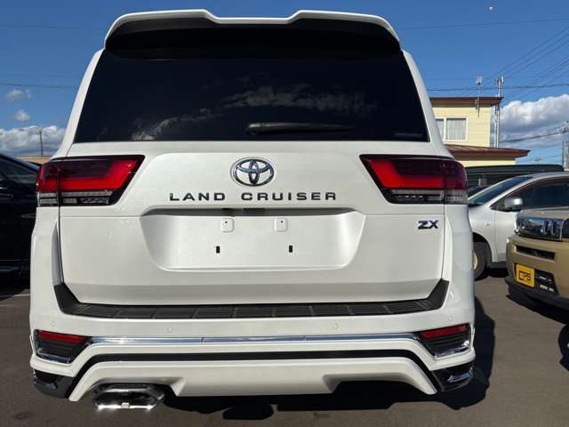 Toyota Land Cruiser 300 7