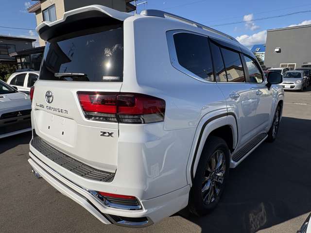 Toyota Land Cruiser 300 8